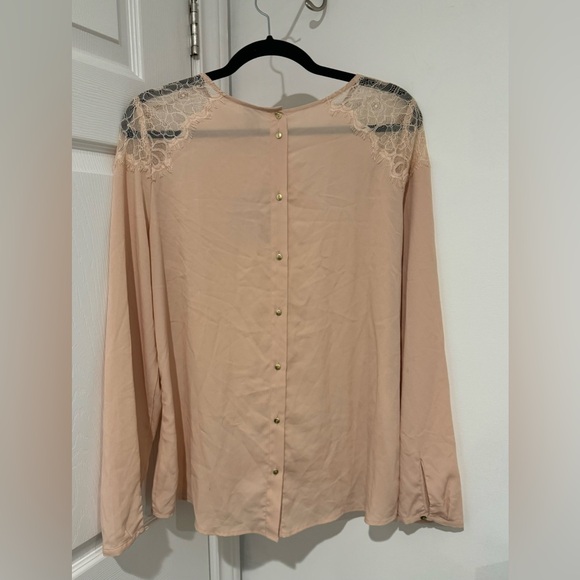2/$20 NWT Gorgeous Paraphrase nude blouse lace shoulders button up back - Picture 5 of 8